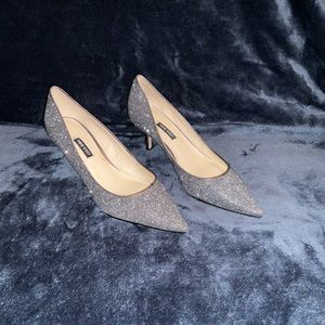 Nine West Arlene Pumps Size 9.5M Classic Pointy Toe Sparkly Black Silver